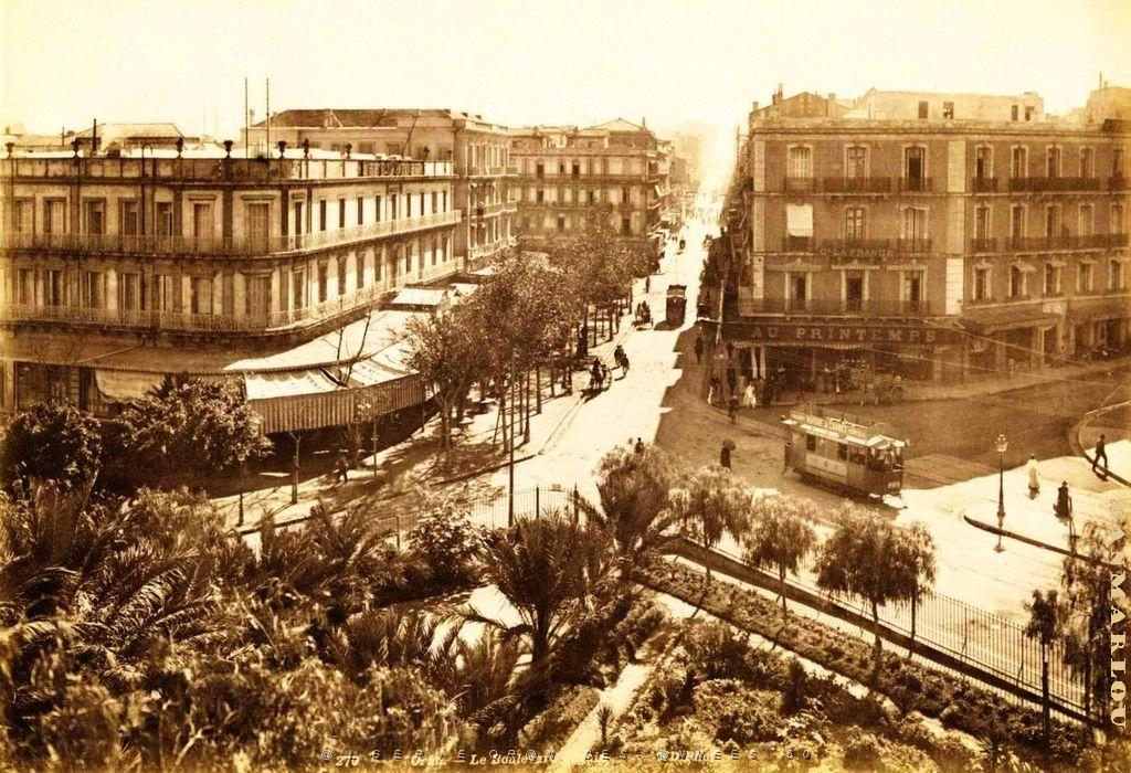 PA g- 16- Place d'armes  cote est.jpg